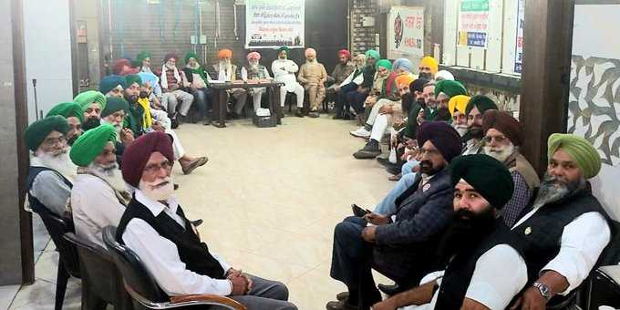 संयुक्त किसान मोर्चा : किसानों का आंदोलन रहेगा जारी ,बताई आगे की रणनीति संयुक्त किसान मोर्चा : किसानों का आंदोलन रहेगा जारी ,बताई आगे की रणनीति